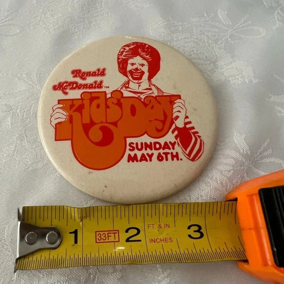 Vintage McDonald’s Canada Pinback Button Kid’s Day!  Sunday May 6th 3.5" Rare - Picture 4 of 4